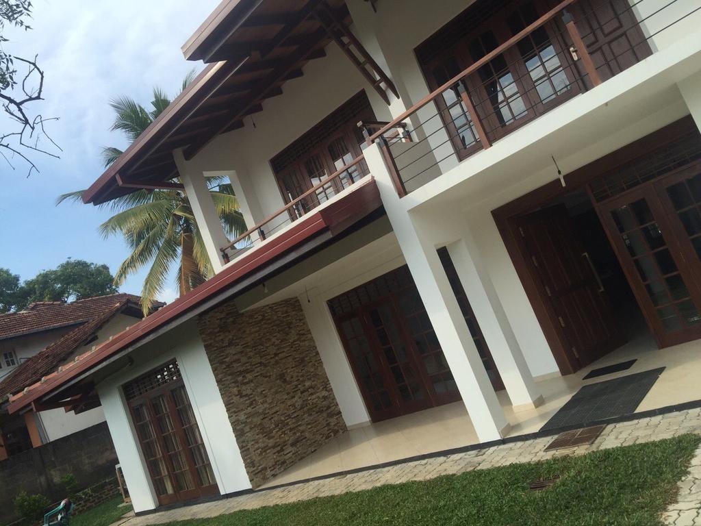 Hasara Villa One Polgasowita Ngoại thất bức ảnh