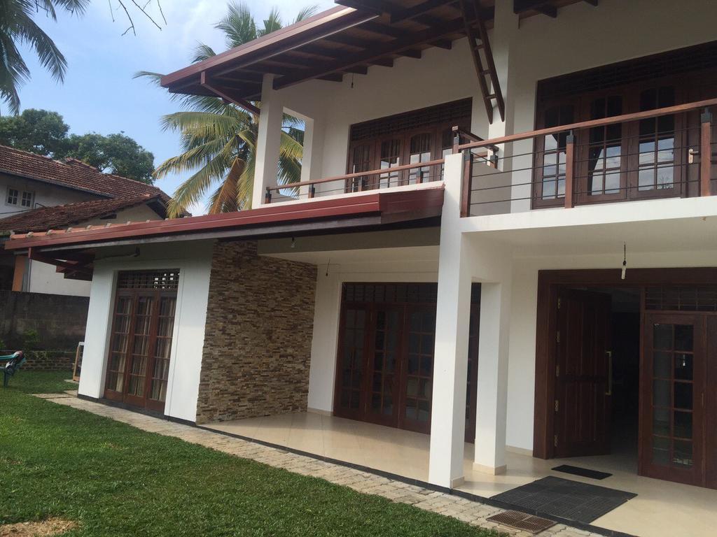 Hasara Villa One Polgasowita Ngoại thất bức ảnh