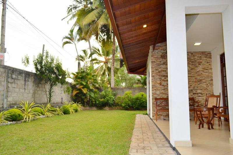 Hasara Villa One Polgasowita Ngoại thất bức ảnh